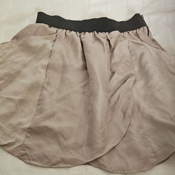 Wilfred Gray and Cream Silk Garment - Picture 10 of 16